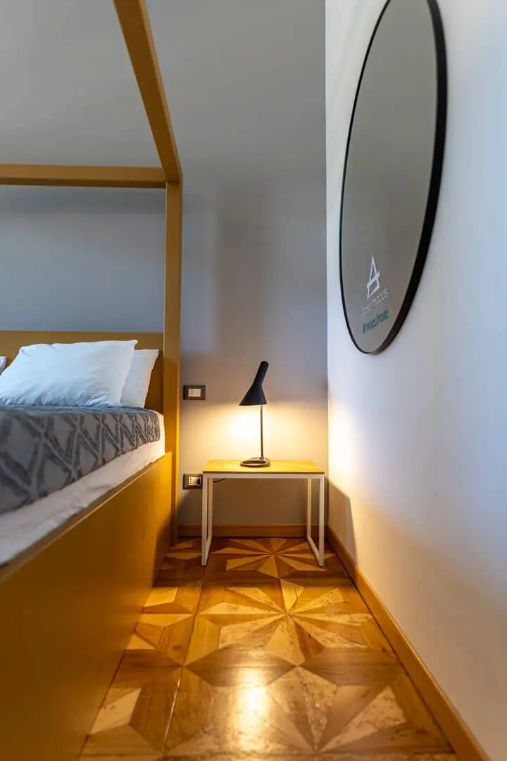 Camera accogliente con luce calda